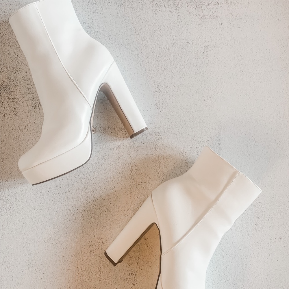 X2B white booties NWOT